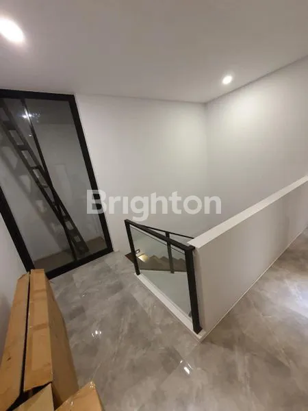 image RUMAH MEWAH DI SERPONG LAGOON MURAH (8)