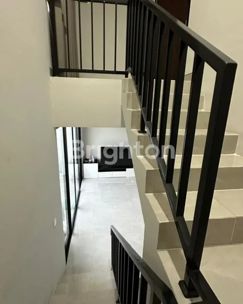 image DIJUAL CEPAT RUMAH TYPE 112 MEMILIKI FASILITAS KAMAR TIDUR 3 + 1 DAN AREA HIJAU YANG LUAS, PLUS DILENGKAPI DENGAN SMART HOME SYSTEM. (5)