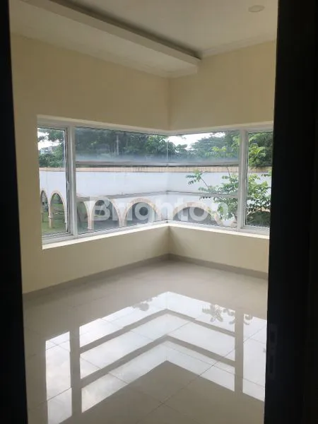 image RUMAH HOOK CLUSTER TRIMEZIA GADING SERPONG (4)