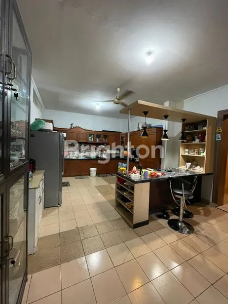 image RUMAH SIAP HUNI – LOKASI STRATEGIS! LANTAI DUA DI GATOT SUBROTO (5)