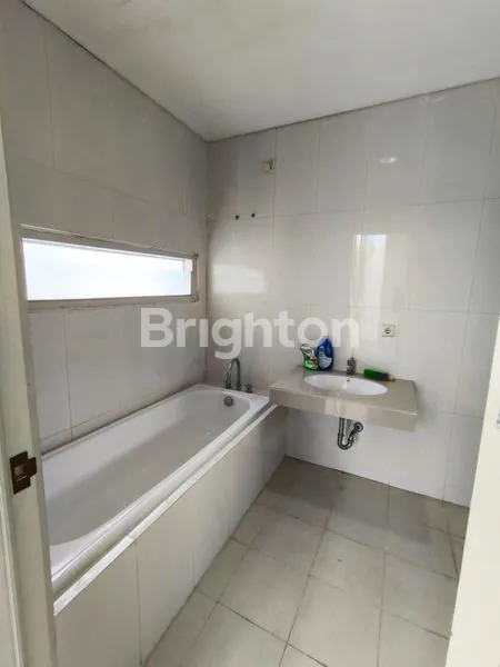 image RUMAH MEWAH 2 LANTAI CITRALAND - DEKAT SKA MALL & LIVING WORLD (8)