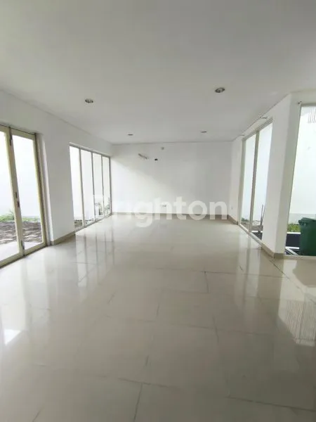 image RUMAH MEWAH 2 LANTAI CITRALAND - DEKAT SKA MALL & LIVING WORLD (3)