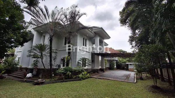 image RUMAH DUA LANTAI MEWAH DAN MEGAH HOOK DI KAWASAN ELIT LOKASINYA SANGAT SANGAT STRATEGIS KEBAYORAN BARU JAKARTA SELATAN  (8)