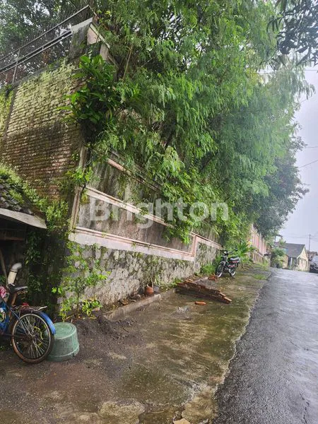 image TANAH PEKARANGAN DENGAN RUMAHNYA DI BANYUDONO (2)