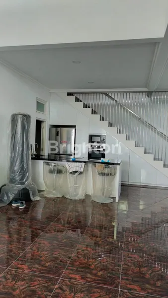 image RUMAH/ VILLA PLUS SWIMMING POOL DISEWAKAN DI TAMAN DAYU (1)