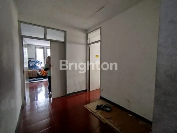 image MILIKI  RUKO 2 LT DIPINGGIR JALAN RAYA, DI JUAL.CEPAT DI BAWAH HARGA PASARAN, MASIH AKTIF UNTUK USAHA DI SEMARANG (8)