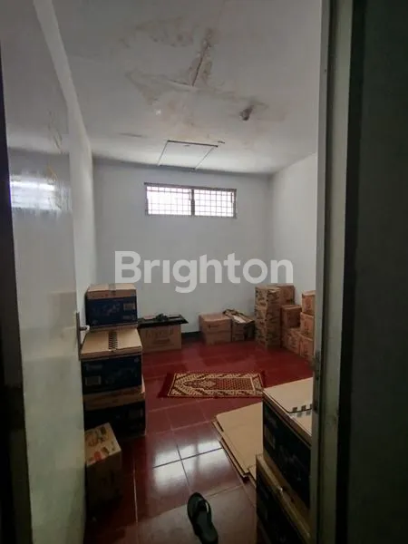 image MILIKI  RUKO 2 LT DIPINGGIR JALAN RAYA, DI JUAL.CEPAT DI BAWAH HARGA PASARAN, MASIH AKTIF UNTUK USAHA DI SEMARANG (6)