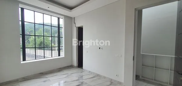 image RUMAH AMERICAN MODERN BARU GRESS DI AREA CITRALAND UTAMA SURABAYA (5)