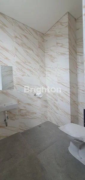 image RUMAH AMERICAN MODERN BARU GRESS DI AREA CITRALAND UTAMA SURABAYA (7)