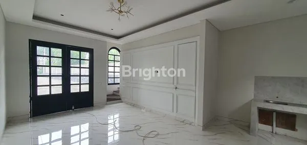 image RUMAH AMERICAN MODERN BARU GRESS DI AREA CITRALAND UTAMA SURABAYA (3)