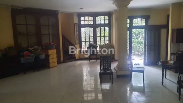 image RUMAH HOOK 2 LANTAI, TERAWAT, DAERAH KERTOMENANGGAL (2)