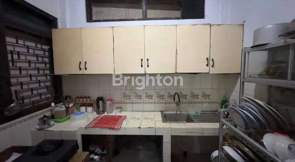 image RUMAH TENGAH KOTA DI MUH YAMIN SOLO, LOKASI STRATEGIS DEKAT MALL DAN AREA KANTOR (2)