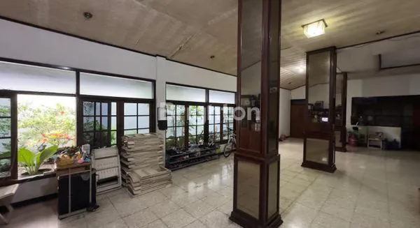 image RUMAH TENGAH KOTA DI MUH YAMIN SOLO, LOKASI STRATEGIS DEKAT MALL DAN AREA KANTOR (4)