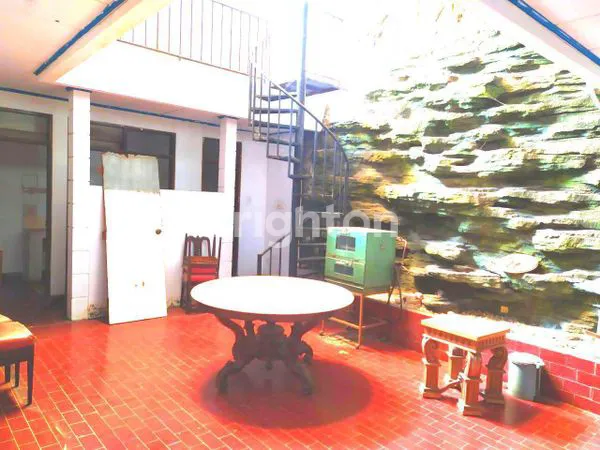 image RUMAH HITUNG TANAH DILOKASI STRATEGIS DEKAT MALL CINERE  (8)