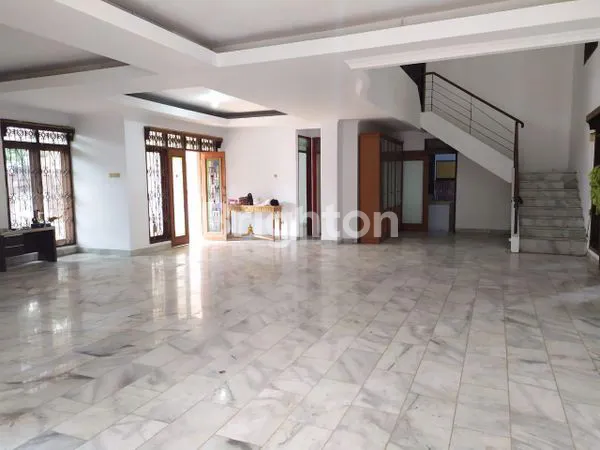 image RUMAH HITUNG TANAH DILOKASI STRATEGIS DEKAT MALL CINERE  (7)