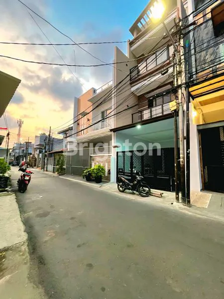 image RUMAH BARU 3,5 LANTAI MODERN MINIMALIS, SIAP HUNI STRATEGIS JALAN 2 ROW DI SAWAH BESAR PASAR BARU JAKARTA PUSAT   (1)
