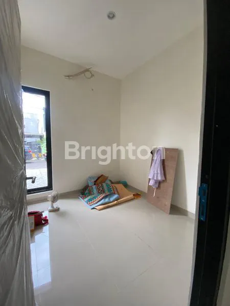 image RUNGKUT ASRI RUMAH NEW GRESS READY 1 UNIT LOKASI SANGAT STRATEGIS MURAH (3)
