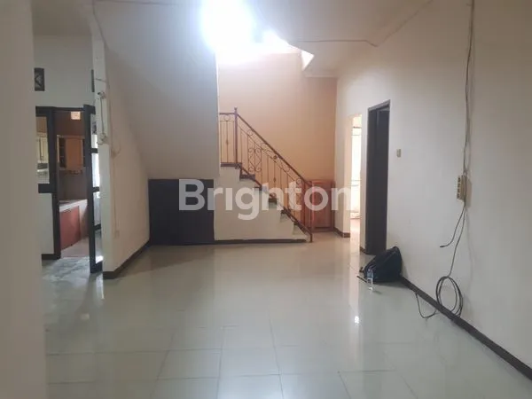 image DIJUAL RUMAH 2 LANTAI DI BALIKPAPAN BARU (3)