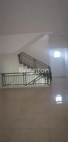 image RUKO 3LANTAI RAYA TENGGILIS (3)