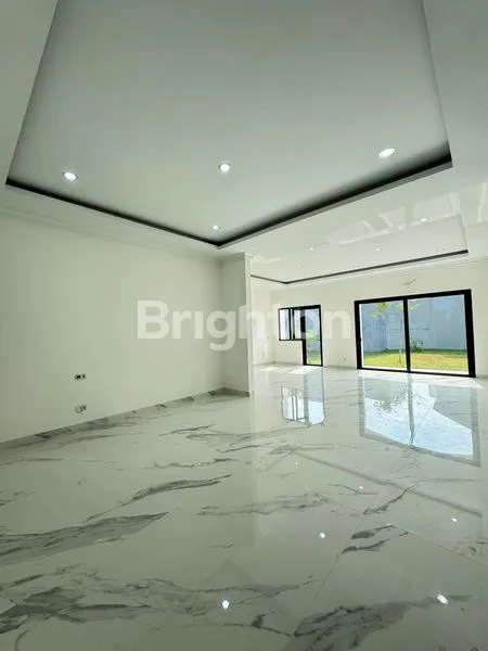 image RUMAH BARU BANGUNAN MANDIRI AMERICAN CLASSIC MEWAH DI BSD CITY (2)