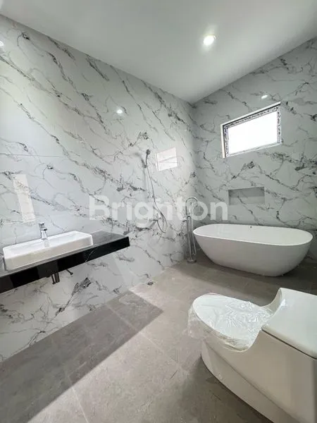 image RUMAH BARU BANGUNAN MANDIRI AMERICAN CLASSIC MEWAH DI BSD CITY (3)