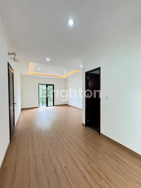 image RUMAH BARU BANGUNAN MANDIRI 2 LANTAI DESIGN MODERN AMERICAN CLASSIC DI BSD (4)