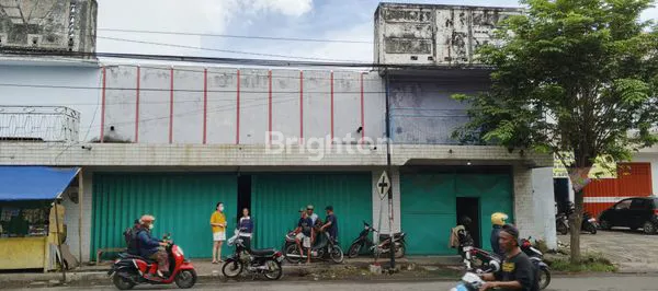 BANGUNAN LUAS PUSAT KOTA