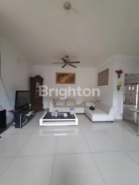 image RUMAH HOEK MEWAH LT 369M² DI BOULEVARD SALZBURG, KOTA WISATA (4)