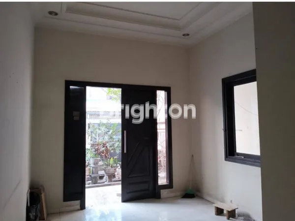 image JUAL RUMAH PETEMON MINIMALIS 1,5 LANTAI, SECOND ROAD ROW JALAN 2 MOBIL LONGGAR, DAN BEBAS BANJIR (4)