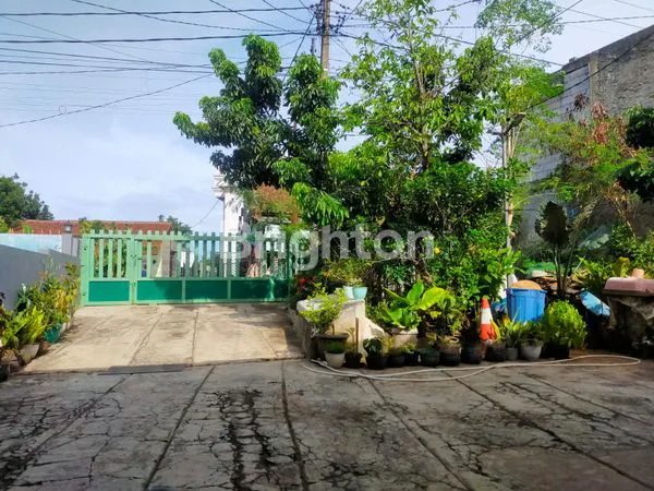 image RUMAH DENGAN HALAMAN LUAS DEKAT TOL KAYUMANIS (2)