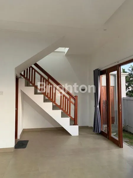 image VILLA LOKASI SANGAT STRATEGIS DI PESISI PANTAI (8)