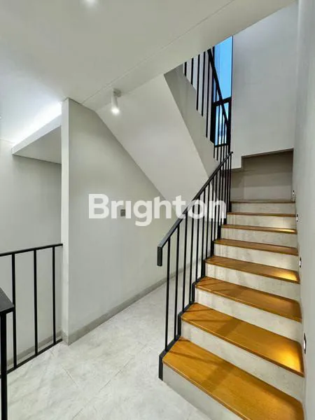 image RUMAH BARU MODERN 3LANTAI JELAMBAR KAVLING POLRI GROGOL PETAMBURAN JAKARTA BARAT (3)