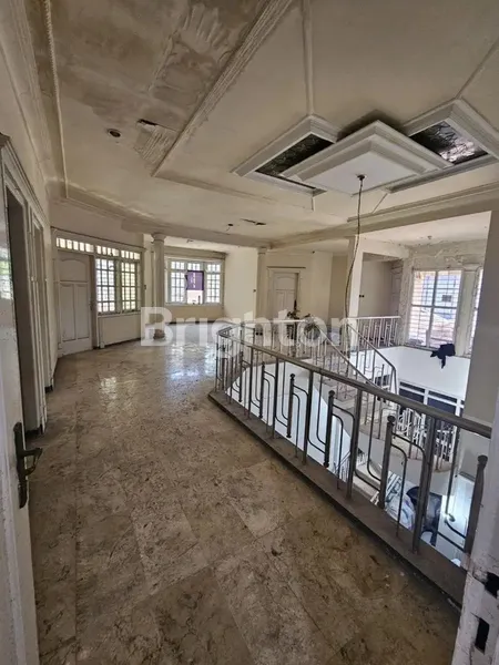 image RUMAH USAHA RAYA MARGOREJO INDAH STRATEGIS SIAP PAKAI (5)