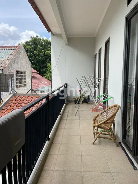 image RUMAH MEWAH DI KENCANA LOKA BSD SIAP HUNI  (8)