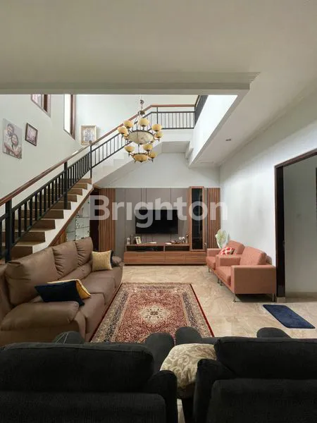 image RUMAH MEWAH DI KENCANA LOKA BSD SIAP HUNI  (2)