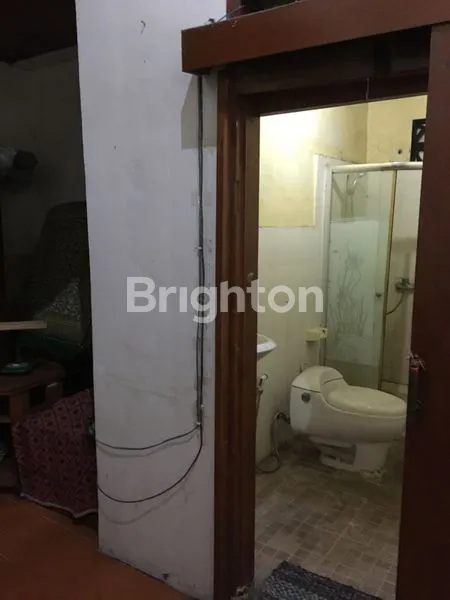 image RUMAH LUAS 2 LANTAI POSISI DI DALAM KOMPLEK (7)