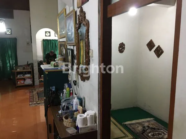 image RUMAH LUAS 2 LANTAI POSISI DI DALAM KOMPLEK (4)