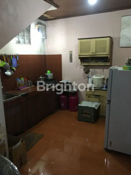 image RUMAH LUAS 2 LANTAI POSISI DI DALAM KOMPLEK (3)