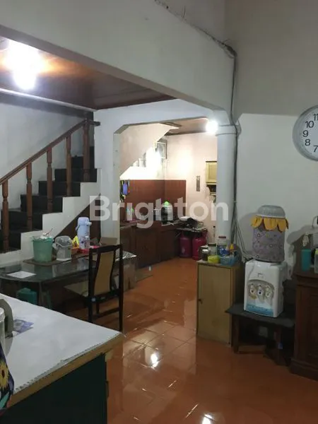 image RUMAH LUAS 2 LANTAI POSISI DI DALAM KOMPLEK (2)