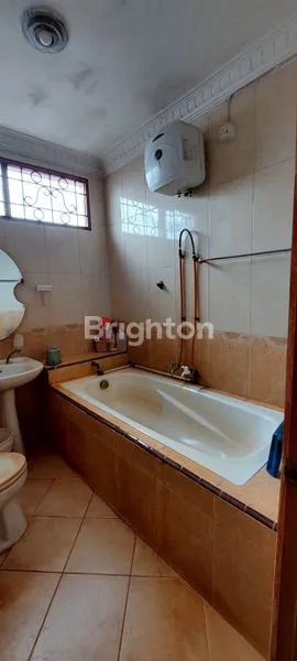 image RUMAH MEWAH 2 LANTAI DEKAT MALL CIPUTRA SERAYA PEKANBARU (8)