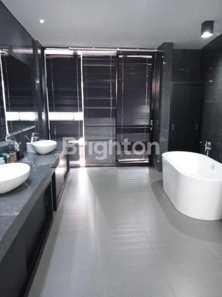 image A MODERN AND COMFORTABLE PRIVATE VILLA IDEALLY LOCATED IN SUKAWATI (7)