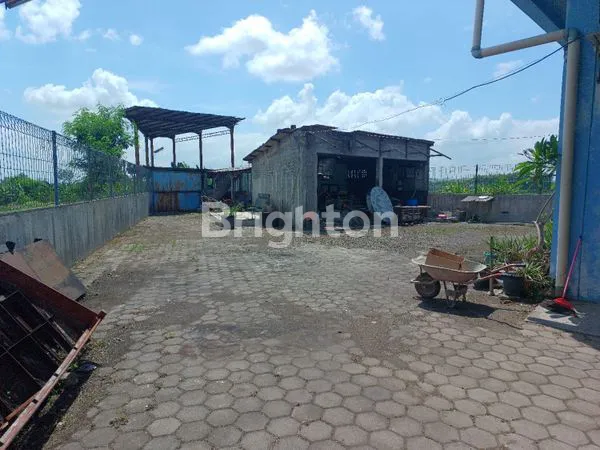 image TANAH LUAS BONUS BANGUNAN 2LT LOKASI STRATEGIS PINGGIR JALAN RAYA PRAMBANAN PAKEM (3)