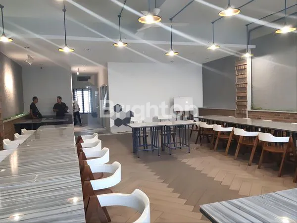 RUKO CBD POLONIA. RUKO GANDENG TANPA TIANG TENGAH,  EX CAFE. JL. PADANG GOLF. INCLUDE SEMUA FURNITURE & EQUIPMENT