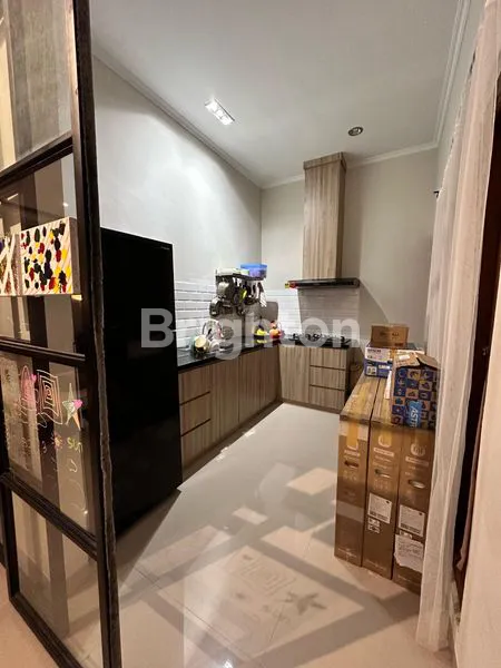 image RUMAH CANTIK 2 LANTAI DALAM CLUSTER ONE GATE SECURITY SYSTEM, 2 KAMAR TIDUR VIEW SAWAH ABADI YANG SANGAT INDAH DARI LANTAI 2. LINGKUNGAN MEWAH, AMAN, NYAMAN DAN ASRI DI KESIMAN DENPASAR TIMUR (8)