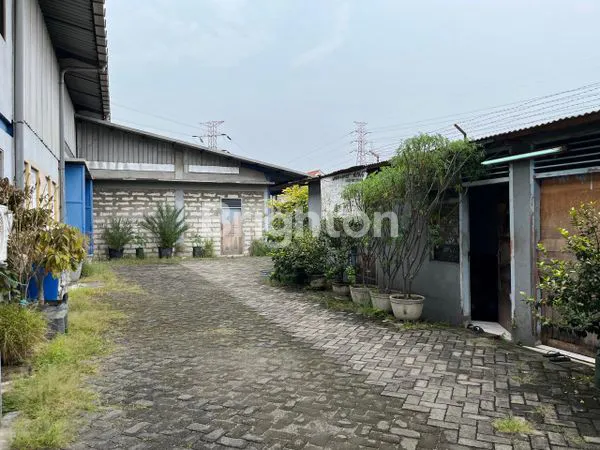 image EKS PABRIK POT KOSMETIK KEBRAON DIJUAL CEPAT (5)