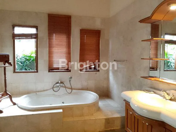 image VILLA LUAS DAN STRATEGIS DI SIULAN, DENPASAR TIMUR! (7)