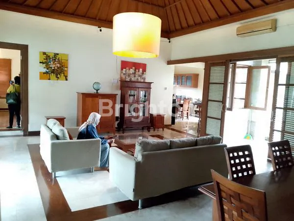 image VILLA LUAS DAN STRATEGIS DI SIULAN, DENPASAR TIMUR! (8)