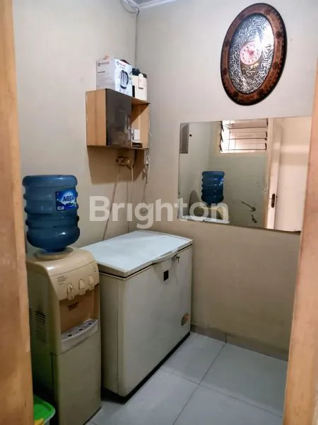 image ISTIMEWA, RUMAH 1,5 LANTAI TAMAN LUAS DIJUAL FULL FURNISHED BAGUS DENGAN BARANG ANTIK & BERNILAI SEJARAH DI PULOGEBANG, JAKARTA TIMUR (6)