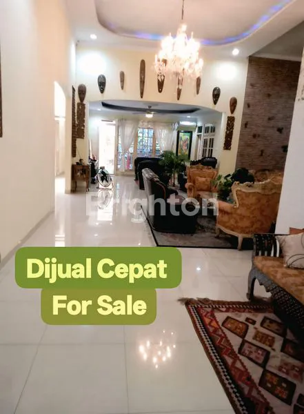 image ISTIMEWA, RUMAH 1,5 LANTAI TAMAN LUAS DIJUAL FULL FURNISHED BAGUS DENGAN BARANG ANTIK & BERNILAI SEJARAH DI PULOGEBANG, JAKARTA TIMUR (1)