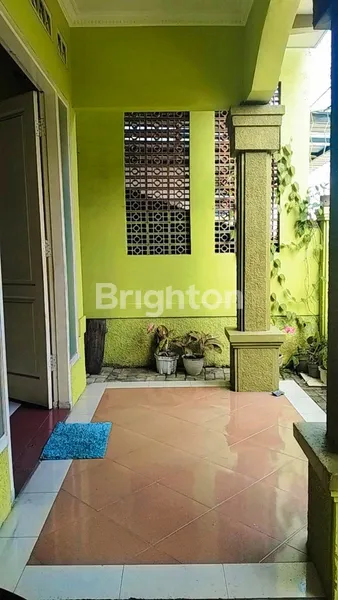 image RUMAH 2 LANTAI SIAP HUNI DI JL JEMBAWAN SAWOJAJAR (2)